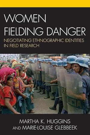 Immagine del venditore per Women Fielding Danger : Negotiating Ethnographic Identities in Field Research venduto da GreatBookPrices