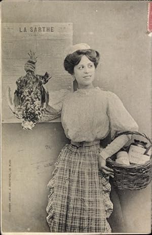 Zeitungs Ansichtskarte / Postkarte La Sarthe, Frau in Tracht