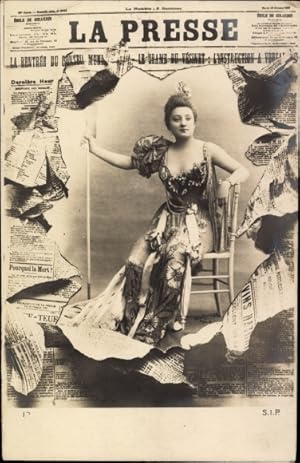 Zeitungs Ansichtskarte / Postkarte Junge Frau auf dem Stuhl sitzend, La Presse