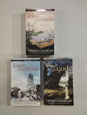 Imagen del vendedor de Priestess of the white / Last of the wilds / Voice of the gods Age of the five (3 vol) a la venta por Saturnlia Llibreria