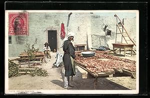 Ansichtskarte Drying Peaches, Indio-Frau bei der Arbeit