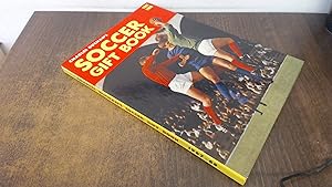 Imagen del vendedor de Charles Buchans Soccer Gift Book 1967-1968 a la venta por BoundlessBookstore