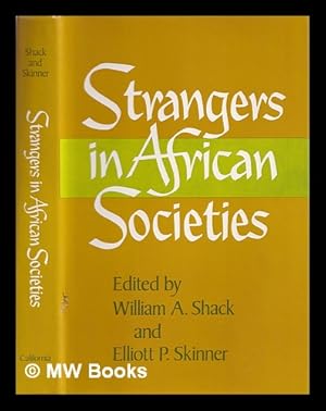 Bild des Verkufers fr Strangers in African societies / edited by William A. Shack and Elliott P. Skinner ; contributions by Herschelle Sullivan Challenor [and others] ; sponsored by the Joint Committee on African Studies of the Social Science Research Council and the American Council of Learned Societies zum Verkauf von MW Books Ltd.