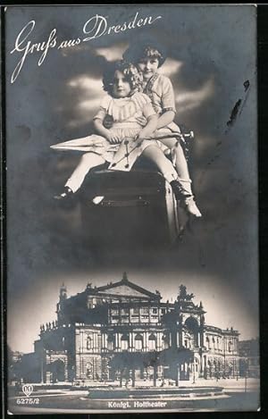 Ansichtskarte Dresden, Königl. Hoftheater, Kleine Reisende auf einem Koffer in der Luft