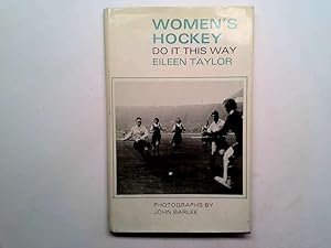 Bild des Verkufers fr Women's hockey: Do it this way zum Verkauf von Goldstone Rare Books