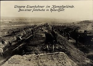 Bild des Verkufers fr Ansichtskarte / Postkarte Eisenbahner im Kampfgelnde, Bau einer Feldbahn, I WK zum Verkauf von akpool GmbH
