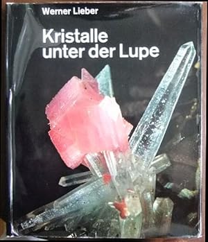 Bild des Verkufers fr Kristalle unter der Lupe : kleine Kostbarkeiten in Farbe. Mit e. Geleitw. von Hugo Strunz. zum Verkauf von Antiquariat Blschke