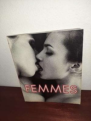 Bild des Verkufers fr Femmes: Masterpieces of Erotic Photography (Grove Press Poetry Series) zum Verkauf von AwardWinningBooks