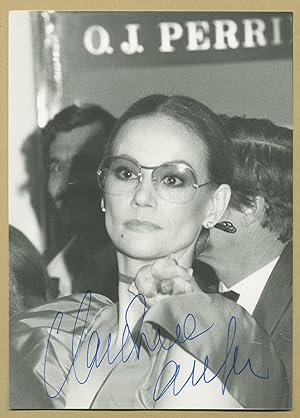 Image du vendeur pour Claudine Auger (1941-2019) - Rare signed photo - Cannes 1978 mis en vente par PhP Autographs