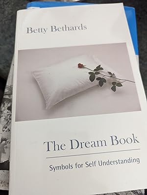 Image du vendeur pour The Dream Book: Symbols for Self-Understanding mis en vente par SGOIS