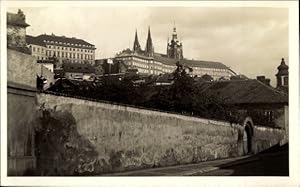 Bild des Verkufers fr Ansichtskarte / Postkarte Praha Prag Tschechien, Hradschin von der Wlschen Gasse aus zum Verkauf von akpool GmbH