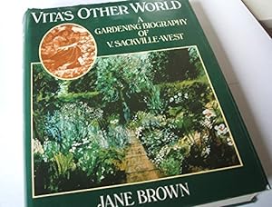 Imagen del vendedor de Vita's Other World: A Gardening Biography of V. Sackville West: Gardening Biography of Vita Sackville-West a la venta por WeBuyBooks