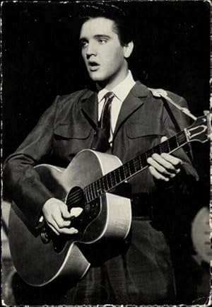 Ansichtskarte / Postkarte Sänger und Schauspieler Elvis Presley, Portrait, Gitarre