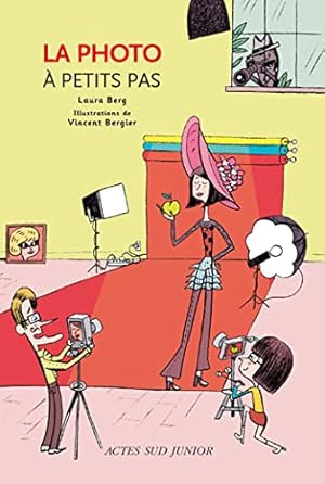 Seller image for La photo  trs petits pas for sale by Dmons et Merveilles