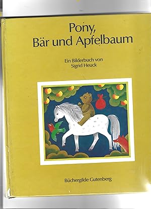 Pony Bär und Apfelbaum.