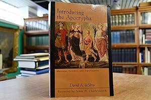 Bild des Verkufers fr Introducing the Apocrypha. Message, Context and Significance. Foreword by James H. Charlesworth. zum Verkauf von Gppinger Antiquariat