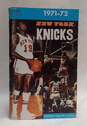 Image du vendeur pour Yearbook: Official Guide and Record Book of the New York Knickerbockers Basketball Club 1971-72 mis en vente par Book House in Dinkytown, IOBA