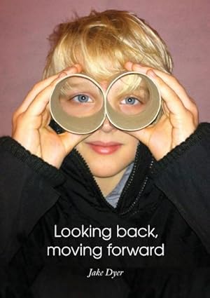 Immagine del venditore per Looking Back, Moving Forward venduto da Smartbuy