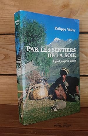 Seller image for PAR LES SENTIERS DE LA SOIE : A pied jusqu'en Chine for sale by Planet's books