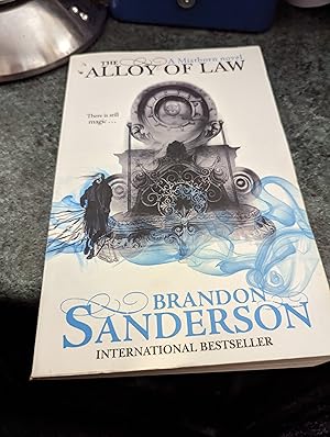 Imagen del vendedor de The Alloy of Law: A Mistborn Novel a la venta por SGOIS