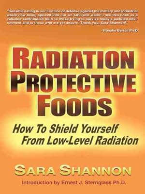 Imagen del vendedor de Radiation Protective Foods : How to Shield Yourself from Low-level Radiation a la venta por GreatBookPrices