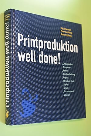 Bild des Verkufers fr Printproduktion well done! : [Organisation, Computer, Farben, Bildbearbeitung, Layout, Druckvorstufe, Papier, Druck, Buchbinderei, Glossar]. Kaj Johansson ; Peter Lundberg ; Robert Ryberg. [Dt. bers. und berarb.: Inka-Gabriela Schmidt. Fotos Tomas Ek .] zum Verkauf von Antiquariat Biebusch