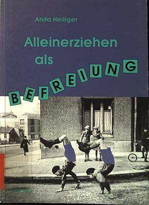 Imagen del vendedor de Alleinerziehen als Befreiung : Mutter-Kind-Familien als positive Sozialisationsform und als gesellschaftliche Chance. Frauen, Gesellschaft, Kritik ; Bd. 1. a la venta por books4less (Versandantiquariat Petra Gros GmbH & Co. KG)