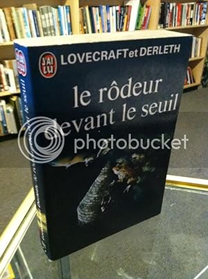 Bild des Verkufers fr Le rodeur devant le seuil (Lurker at the Threshold) by Lovecraft, H.P. & Derleth, A. zum Verkauf von Earthlight Books