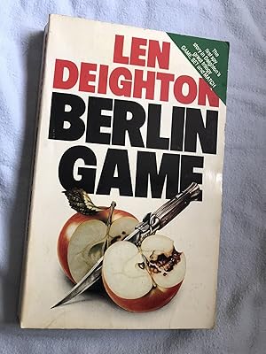 Image du vendeur pour BERLIN GAME Paperback Novel (Len Deighton - 1st Paperback Edition - 1984) mis en vente par Comics Monster