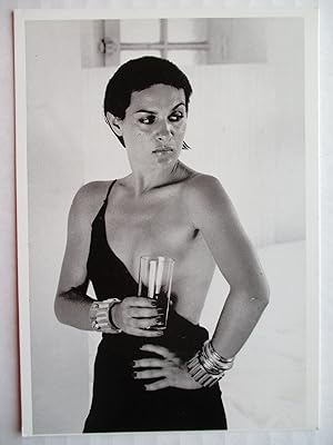 Imagen del vendedor de Helmut Newton Paloma Picasso Konig Serie 26 #1/10 artist postcard a la venta por ANARTIST