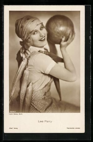 Seller image for Ansichtskarte Schauspielerin Lee Parry mit Wassermelone for sale by Bartko-Reher