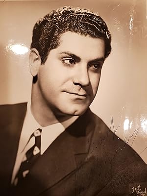 Autographed Photograph of Frank Guarerra, Baritone