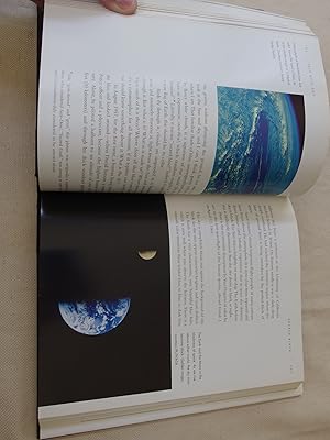 Pale Blue Dot: A Vision of the Human Future in Space by Carl Sagan -  Paperback - 1994-11 - from JMC BOOKS (SKU: 3685)