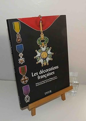 Image du vendeur pour Les dcorations franaises. Trsor du patrimoine, 2003. mis en vente par Mesnard - Comptoir du Livre Ancien