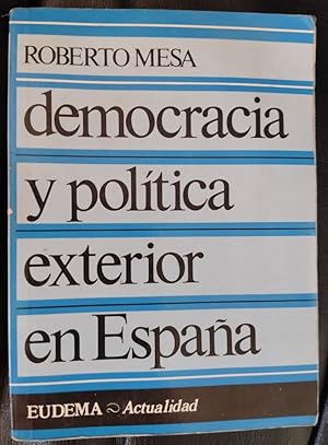 Imagen del vendedor de Democracia y poltica exterior a la venta por Librera Ofisierra