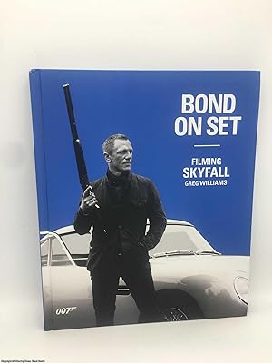 Imagen del vendedor de Bond On Set Filming Skyfall: 007 a la venta por 84 Charing Cross Road Books, IOBA