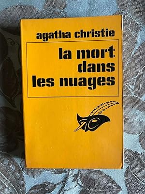 Image du vendeur pour La Mort Dans Les Nuages mis en vente par Dmons et Merveilles