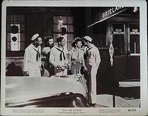 Image du vendeur pour On the Town 8 X 10 Still 1949 Great Cast Portrait! mis en vente par AcornBooksNH