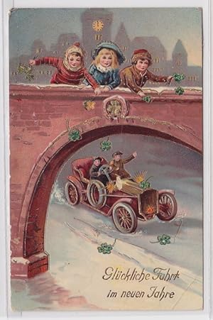 Bild des Verkufers fr 90522 Neujahrs Ak Kinder werfen Kleebltter von Brcke auf Auto um 1910 zum Verkauf von Versandhandel fr Sammler