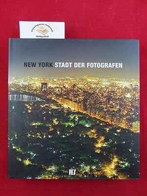 Seller image for New York - Stadt der Fotografen. Assistenz Helena Fang. Vorwort von Elisabeth Sussman. Einfhrung von Steve Hamburg. bersetzung durch ConText Communication. for sale by Chiemgauer Internet Antiquariat GbR