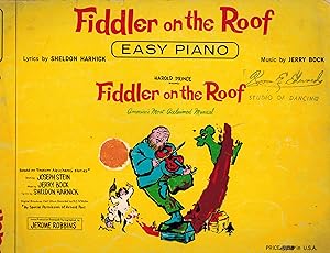 Image du vendeur pour Fiddler on the Roof Easy Piano - Far From the Home I love - Fiddler on the Roof - Matchmaker - Miracle of Miracles - Now I Have Everything - Sabbath Prayer - Sunrise Sunset - To Life mis en vente par ! Turtle Creek Books  !