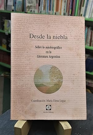 Imagen del vendedor de Desde la niebla - Sobre lo autobiogrfico en la Literatura Argentina a la venta por Librera El Pez Volador