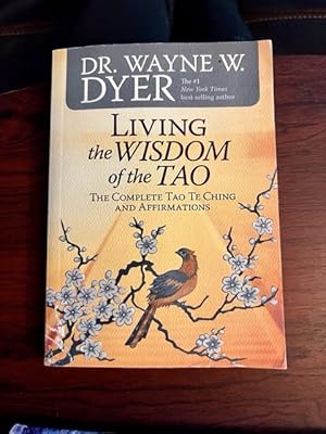 Image du vendeur pour Living the Wisdom of the Tao: The Complete Tao Te Ching and Affirmations mis en vente par Alicesrestraunt