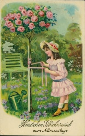 Bild des Verkufers fr Ansichtskarte / Postkarte Glckwunsch Namenstag, Mdchen arbeitet im Garten, Rosen, Giekanne zum Verkauf von akpool GmbH