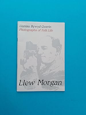 Image du vendeur pour Photographs of Folk Life / Lluniau Bywyd Gwerin - Llew Morgan mis en vente par Books & Bobs