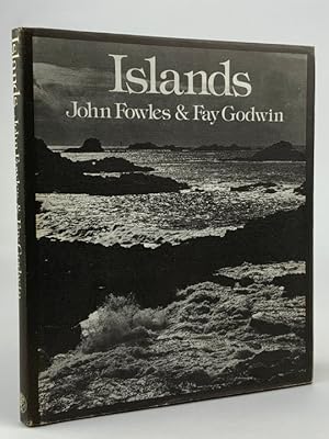 Immagine del venditore per Islands venduto da Stephen Conway Booksellers