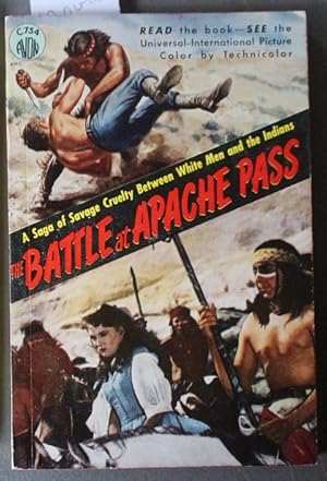 Imagen del vendedor de Battle At Apache Pass. ( Movie Tie-In Starring = John Lund, Jeff Chandler, Susan Cabot ; Avon # C754 ) a la venta por Comic World