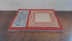 Imagen del vendedor de 100 TRADITIONAL BOBBIN LACE PATS (Batsford Lace) a la venta por BoundlessBookstore