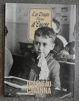 Seller image for Les doigts pleins d'encre. for sale by Librairie les mains dans les poches