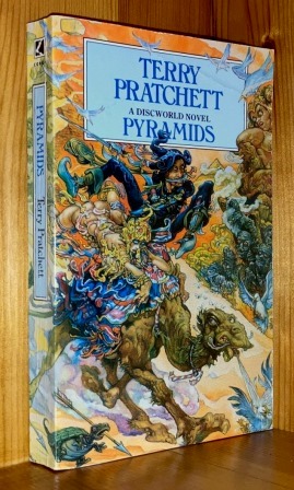 Immagine del venditore per Pyramids: 7th in the 'Discworld' series of books venduto da bbs